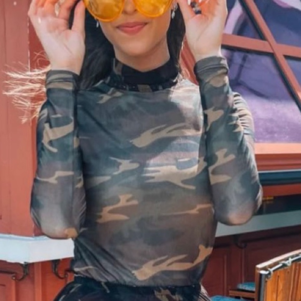 Mesh lined camo turtleneck size XS